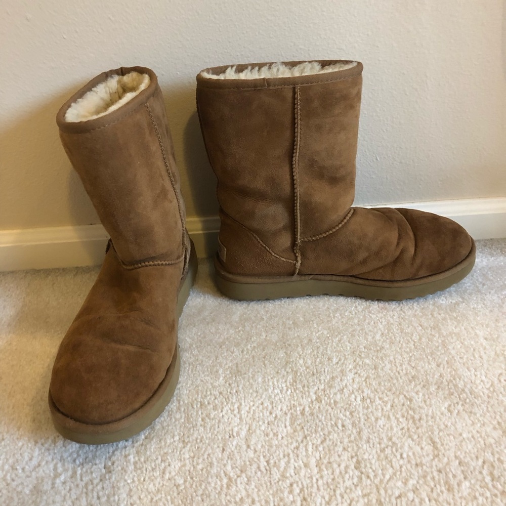 UGG Classic II Short Boot in Chestnut Swede